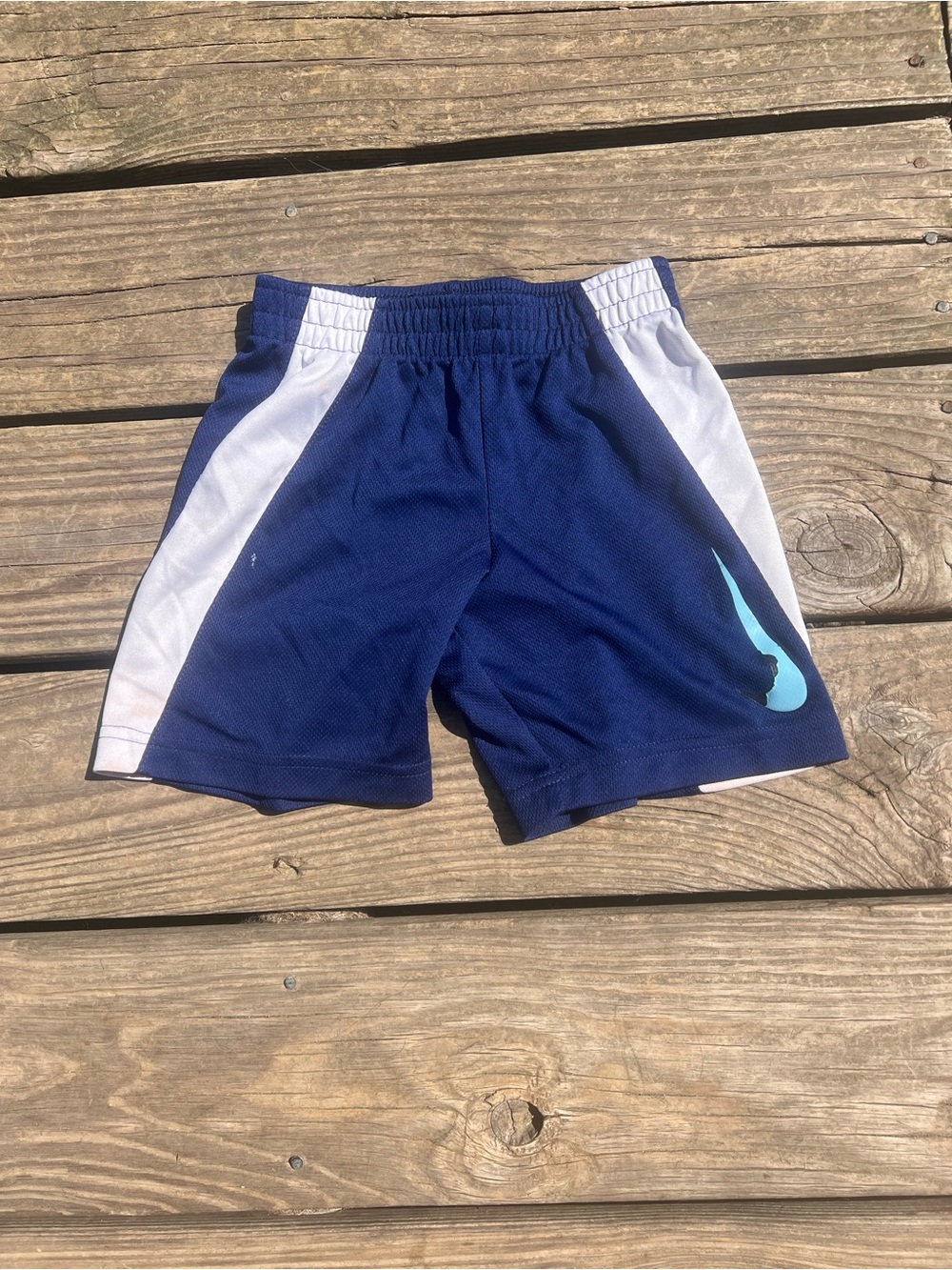 Nike Boys' Navy Mesh Athletic Shorts with White Side Panels size xs/4